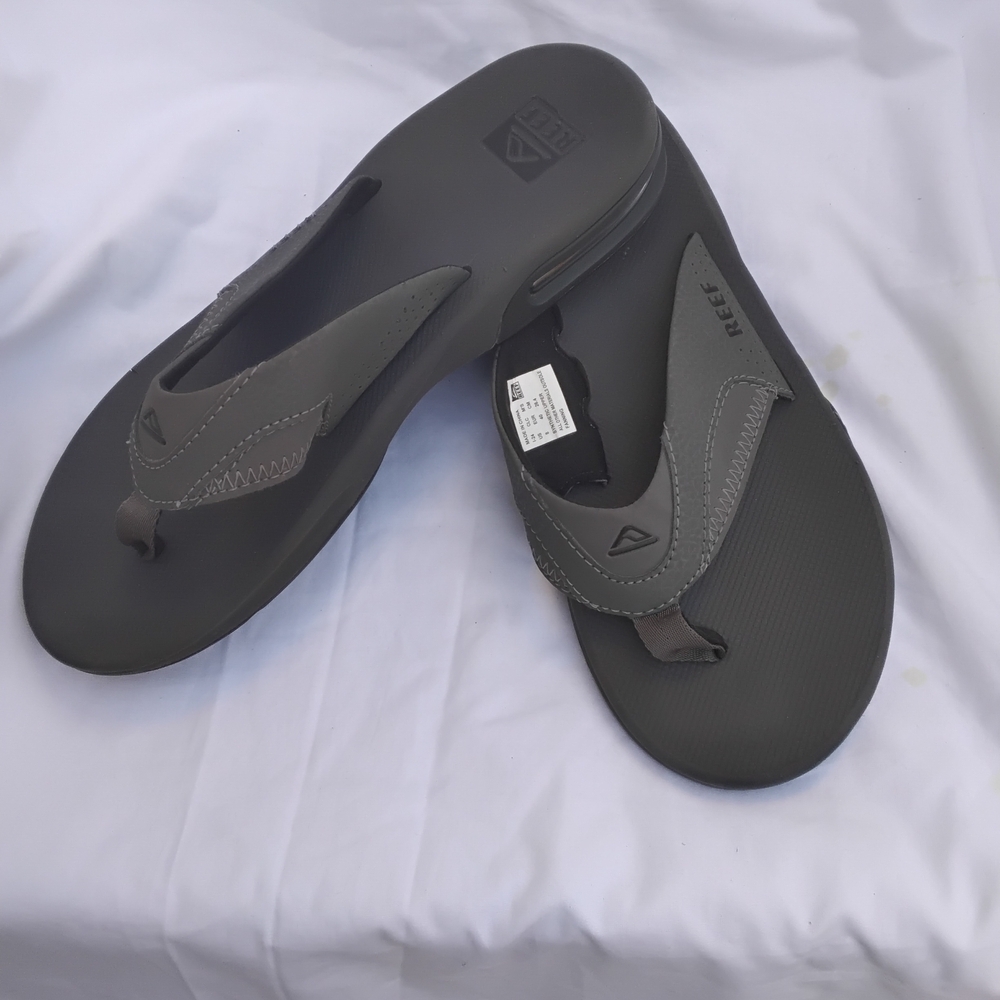Reef  Men Gray Flip Flops Size 8